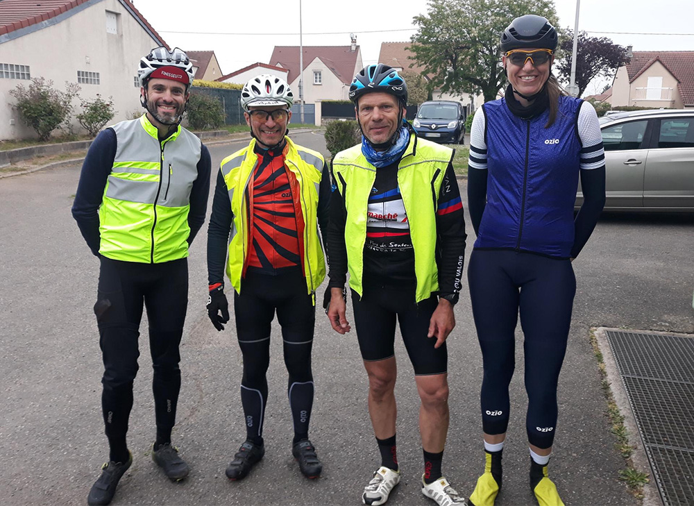photo de groupe cyclistes