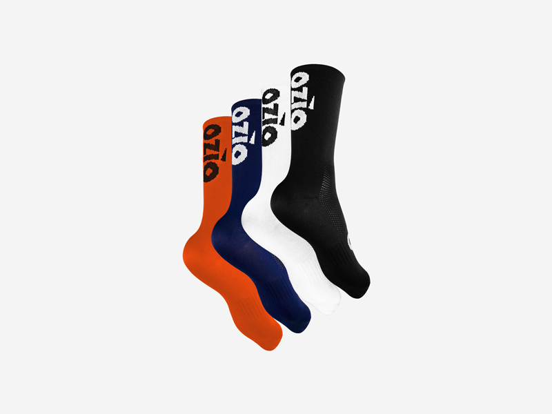 Chaussettes de v&eacute;lo &eacute;t&eacute; noir, blanche, orange et bleue