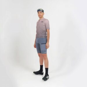 Maillot gravel beige EXPLORE et cuissard gravel à poches gris TETRIS